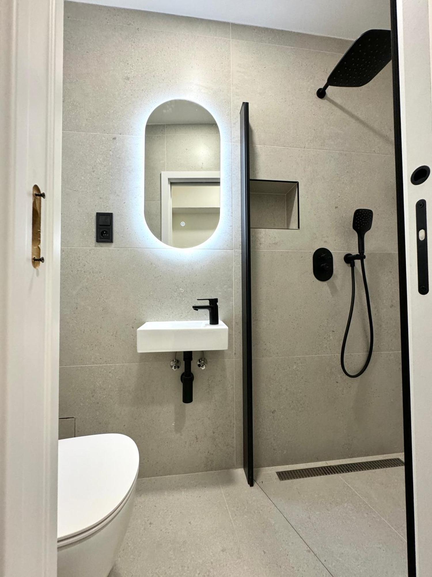 4 Minutes National Theather Apartment, Lejlighed *