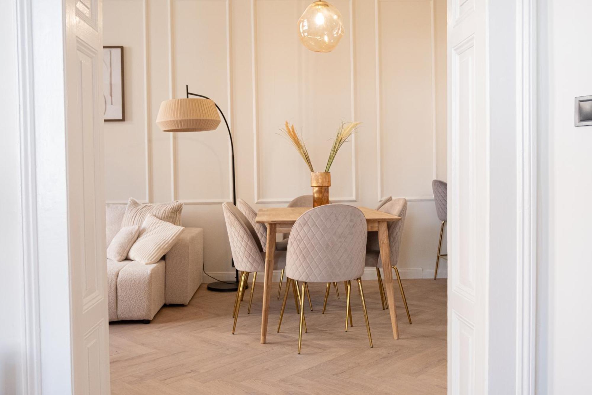 Lejlighed 4 Minutes National Theather Apartment,